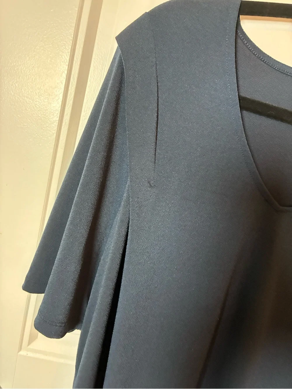 Banana Republic Women's Dark Navy V-Neck Short Sleeve Top - Picture 4 of 6